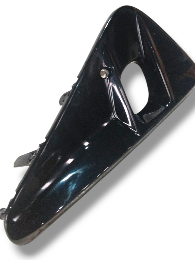 Moldura do farol de neblina esquerdo Toyota Yaris Cross 2026