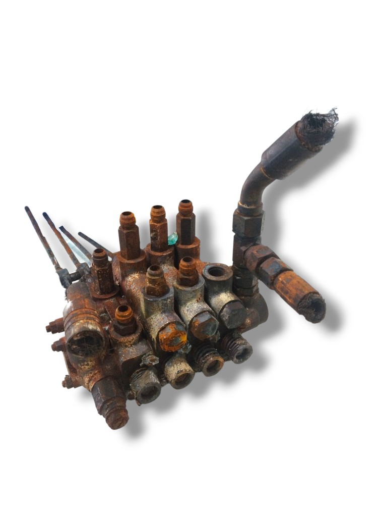 Bloco de comando hidráulico do trator John Deere 6135J 2023