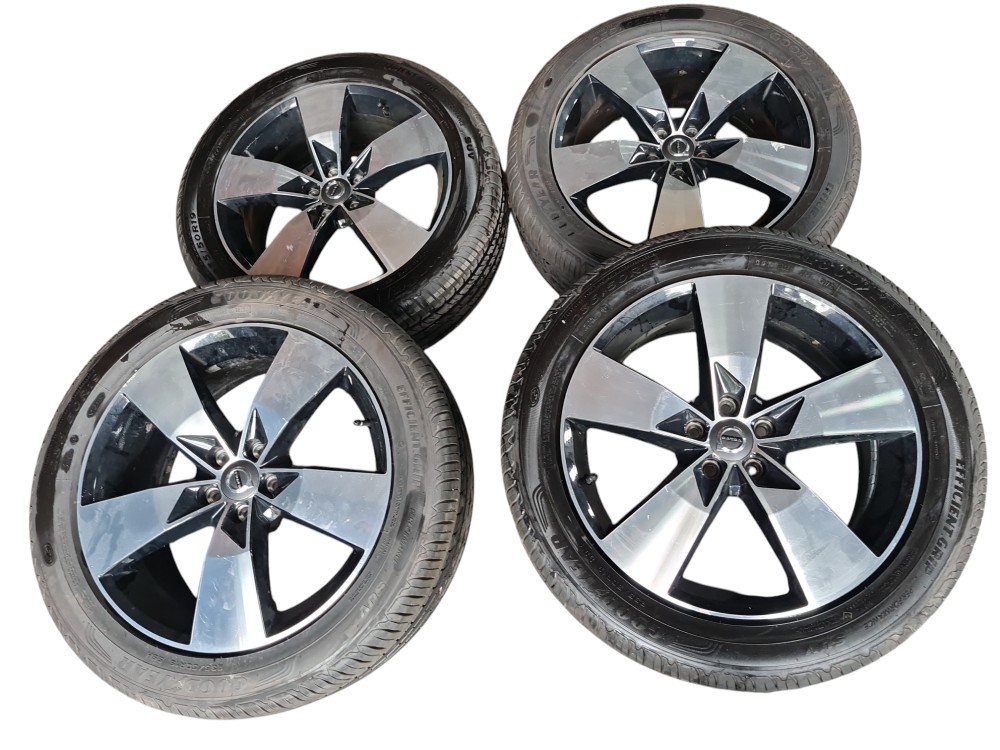 Un. Roda C Pneu 235/50r19 Aro 19 Xc40 T5 2020 31471554 2