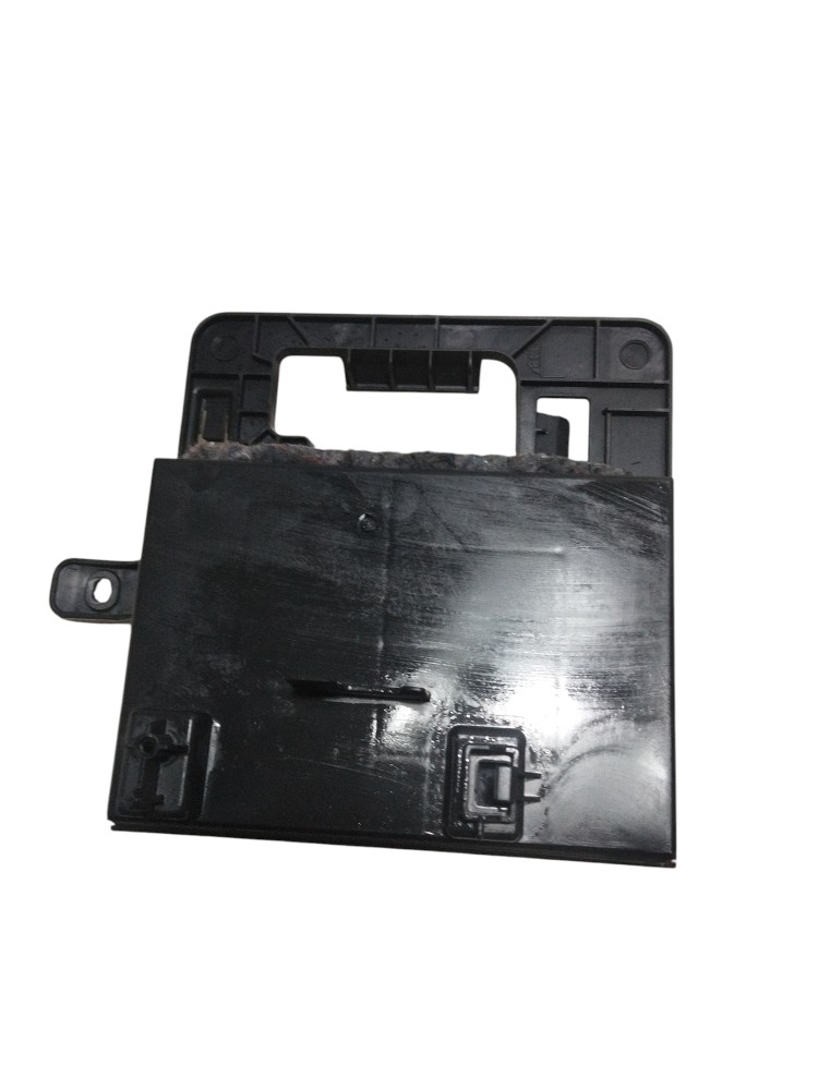 Suporte esquerdo módulo porta malas Peugeot 208 ORIGINAL 2