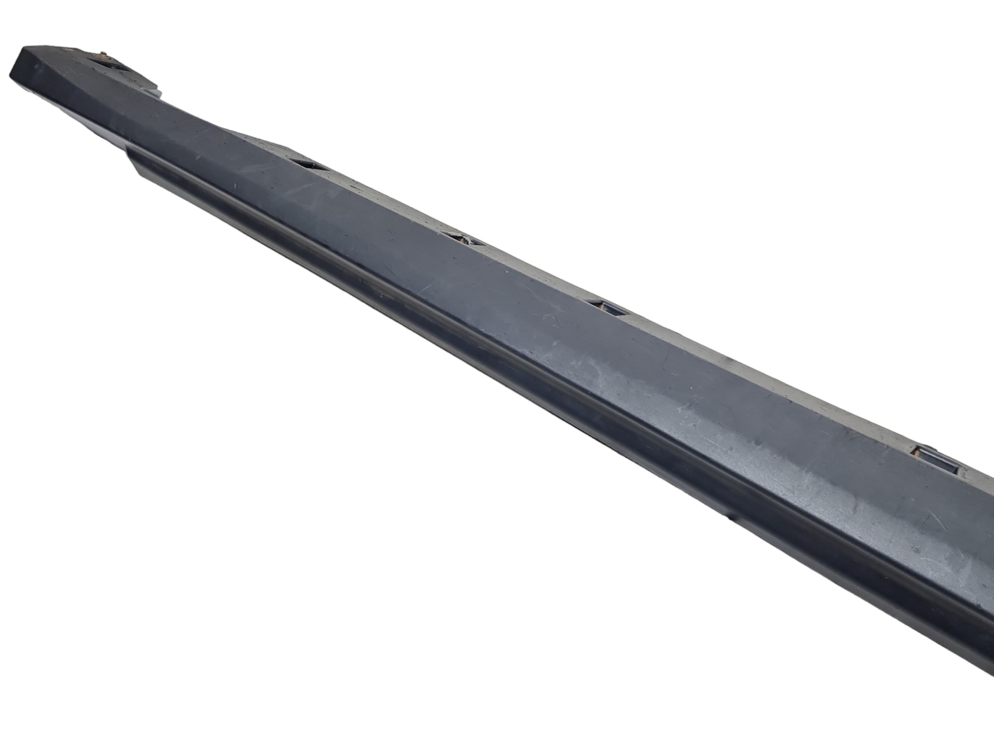 Spoiler lateral direito Chevrolet Tracker 2022 26227795 LD 3