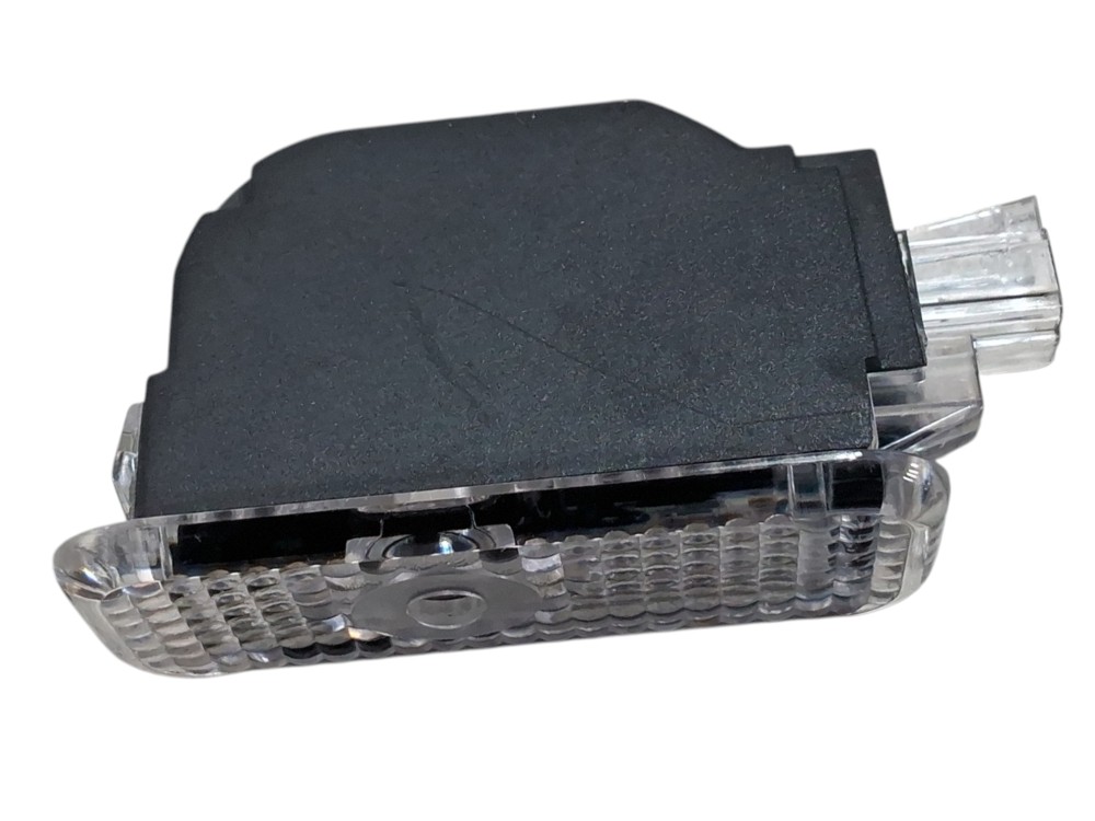Luz Cortesia da Porta Audi E tron SPB 2022 4KE947415C 3