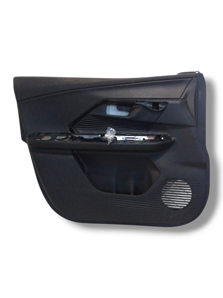 Forro de porta dianteira esquerda do Toyota Yaris Cross 2026