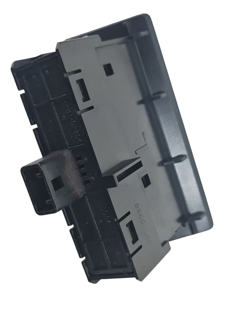 Interruptor Porta Malas E Tanque Lexus Ls 460l 2013 15c596 3