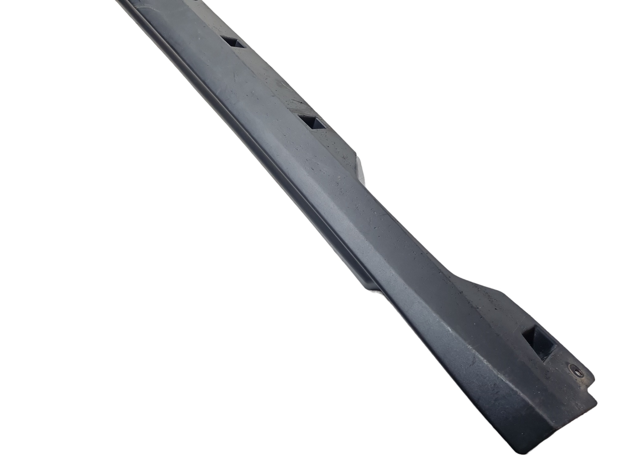 Spoiler lateral esquerdo Chevrolet Tracker 2022 26227794 LE 2
