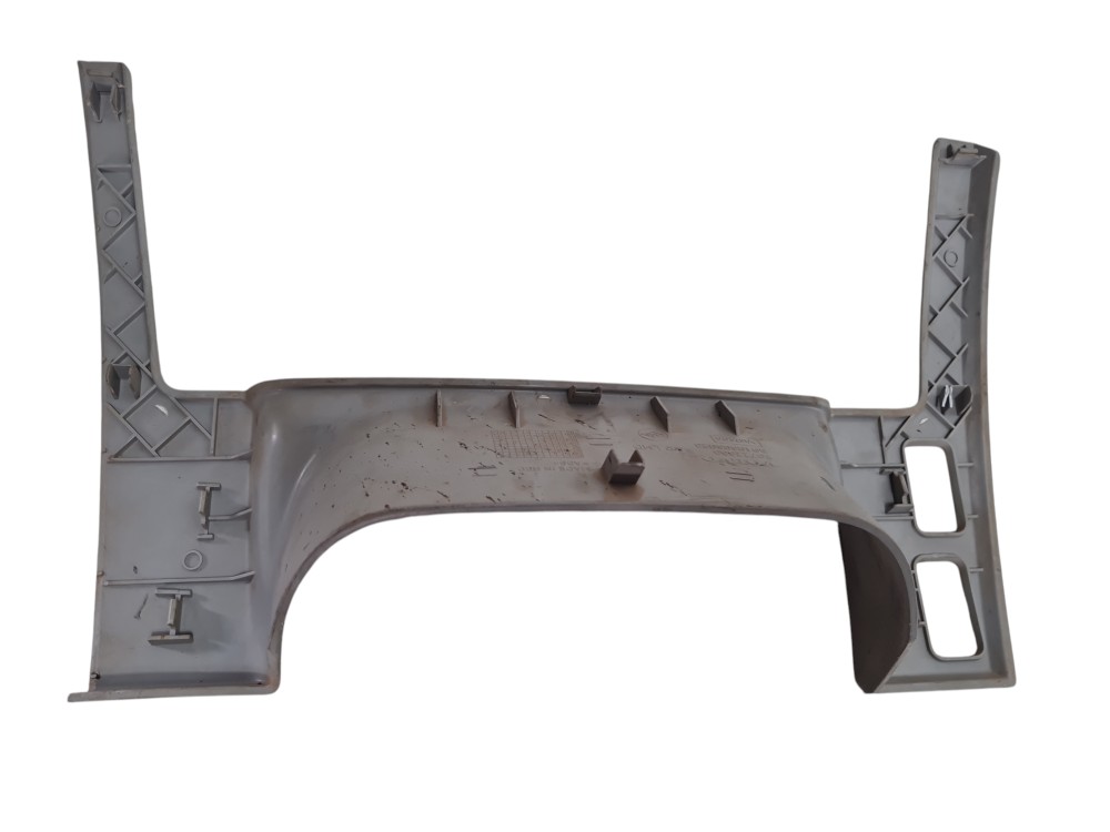 Moldura inferior painel comandos Volvo VM 330 2021 2022 3