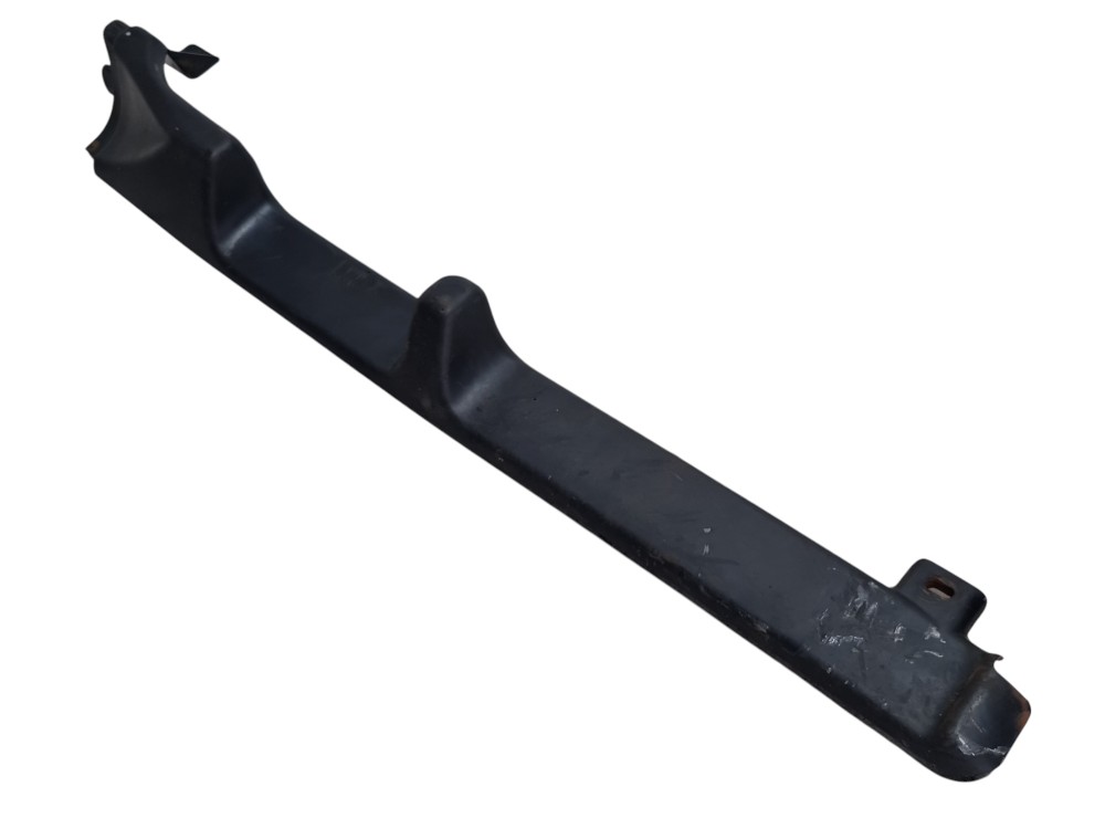 Acabamento inferior parabrisa lado direito Volvo VM 330 2021 5
