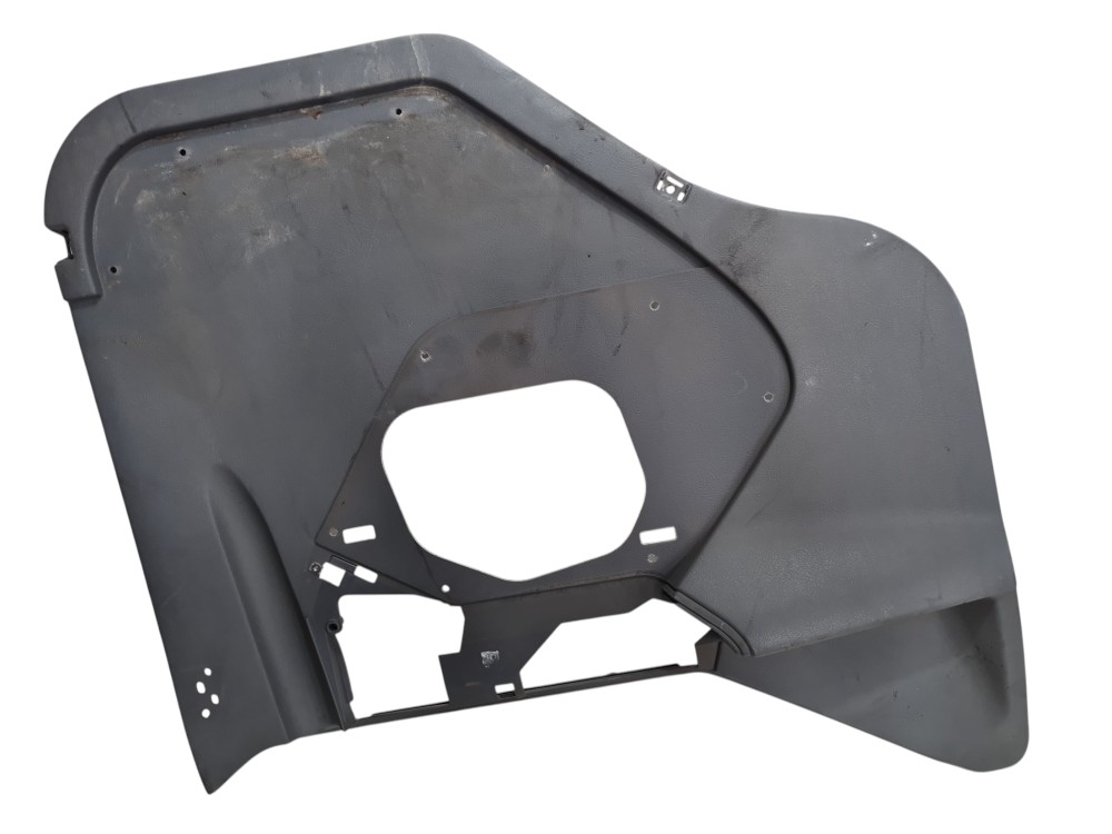 Acabamento forro porta esquerda Volvo VM 330 2021 2022 5