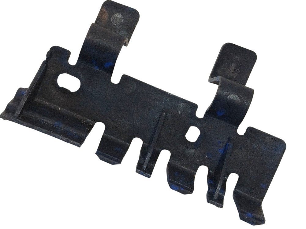 Guia Inferior Esquerdo Para-choque Land Rover Discovery 4 4