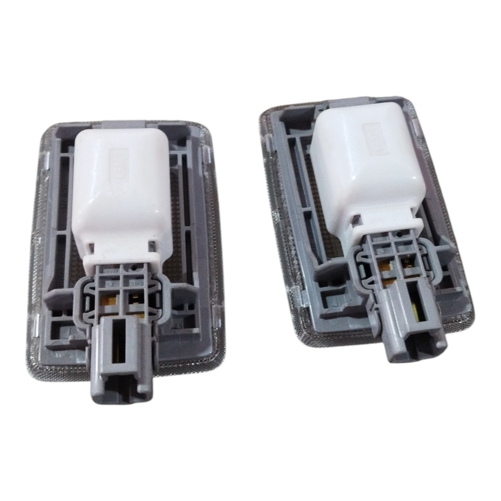 Par Luz Cortesia Teto Toyota Yaris 2022 A 2023 Original 3