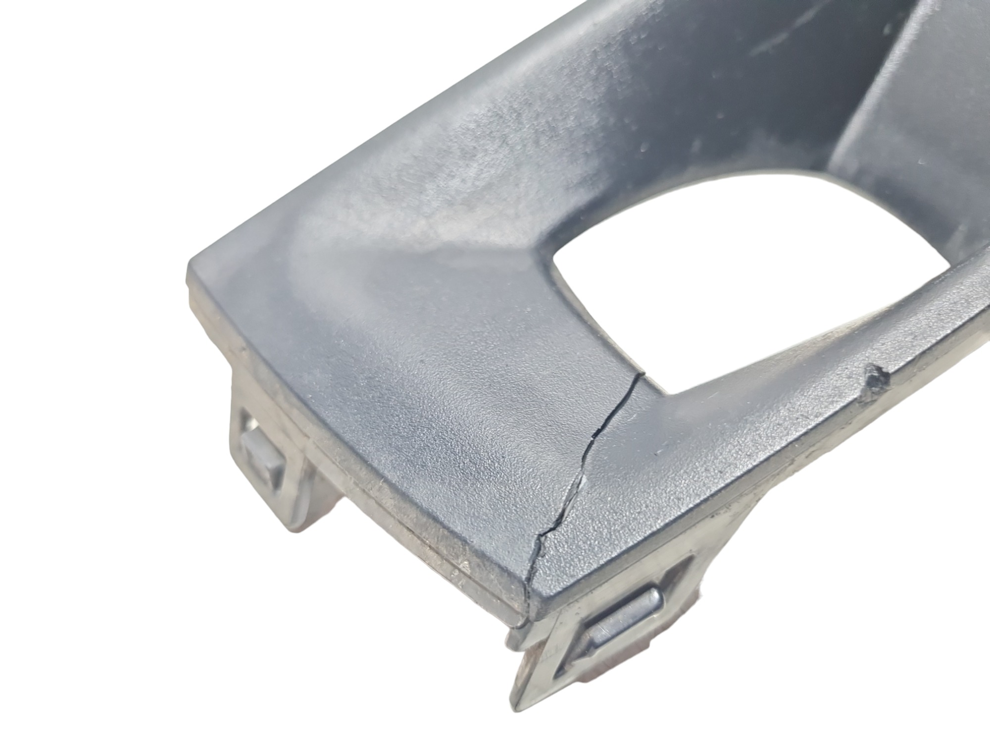 Moldura Direita Farol De Milha Jeep Commander B3509 Detalhe  Direito 2