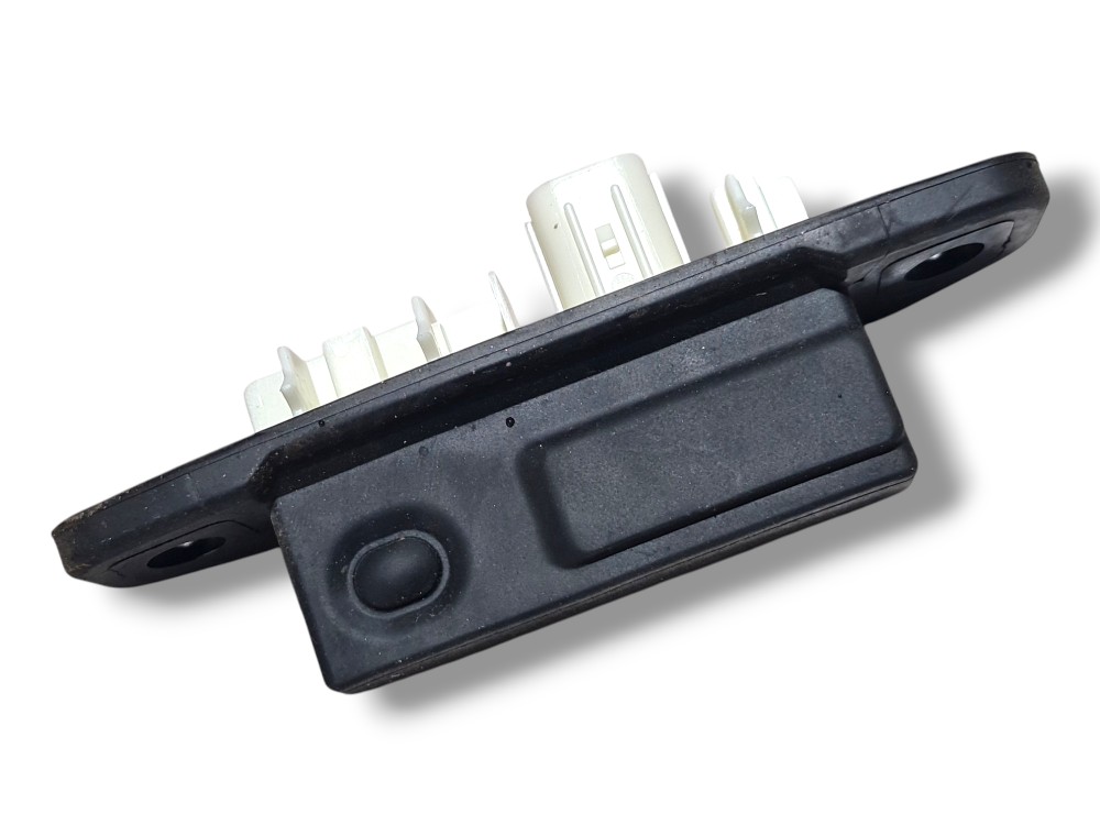 Botao comando tampa porta malas Toyota Yaris CROSS XRX 2026