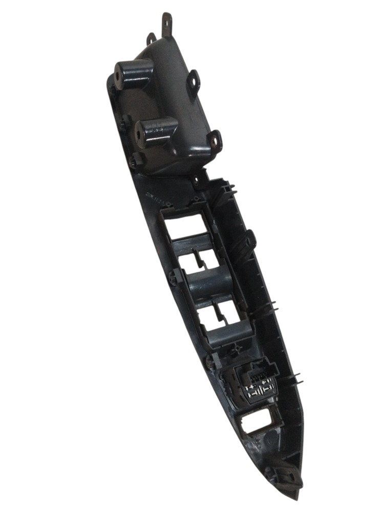 Moldura de botao vidro elétrico Chevrolet Captiva detalhes 5