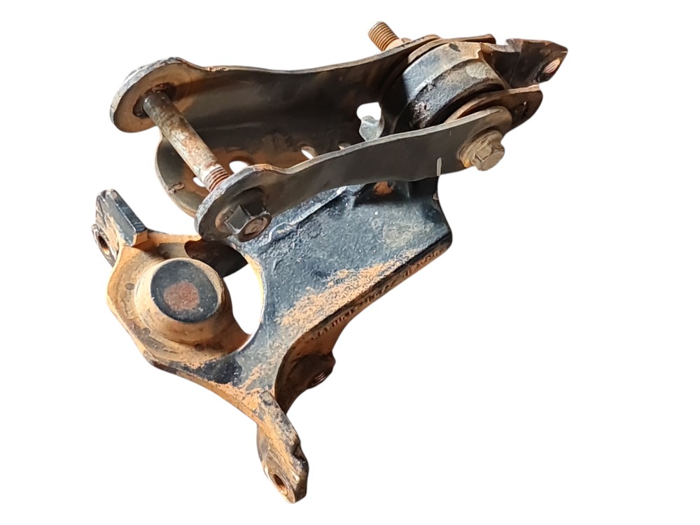 Suporte suspensao lado direito Volvo VM 330 2021 2022 6