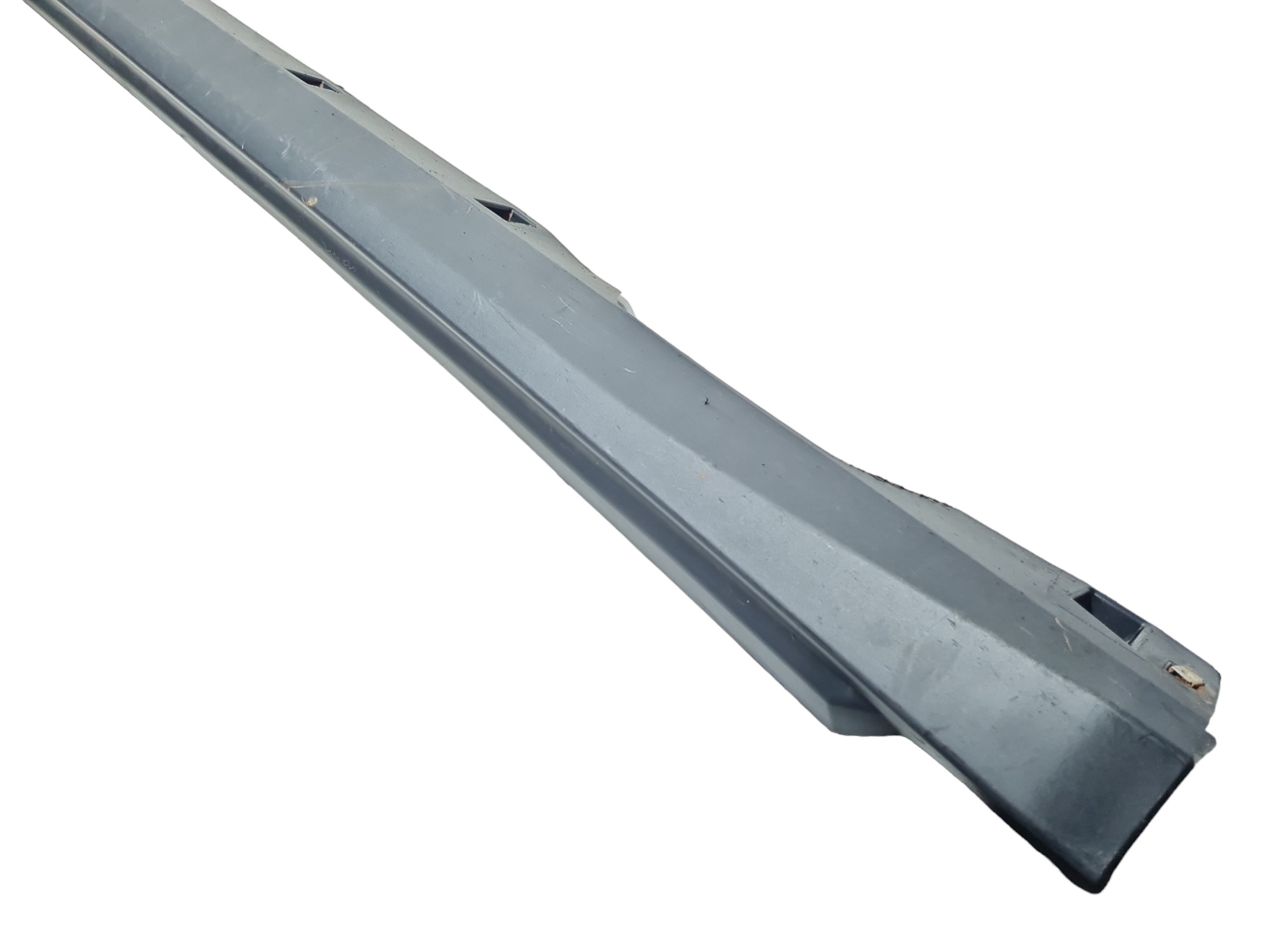 Spoiler lateral direito Chevrolet Tracker 2022 26227795 LD 2