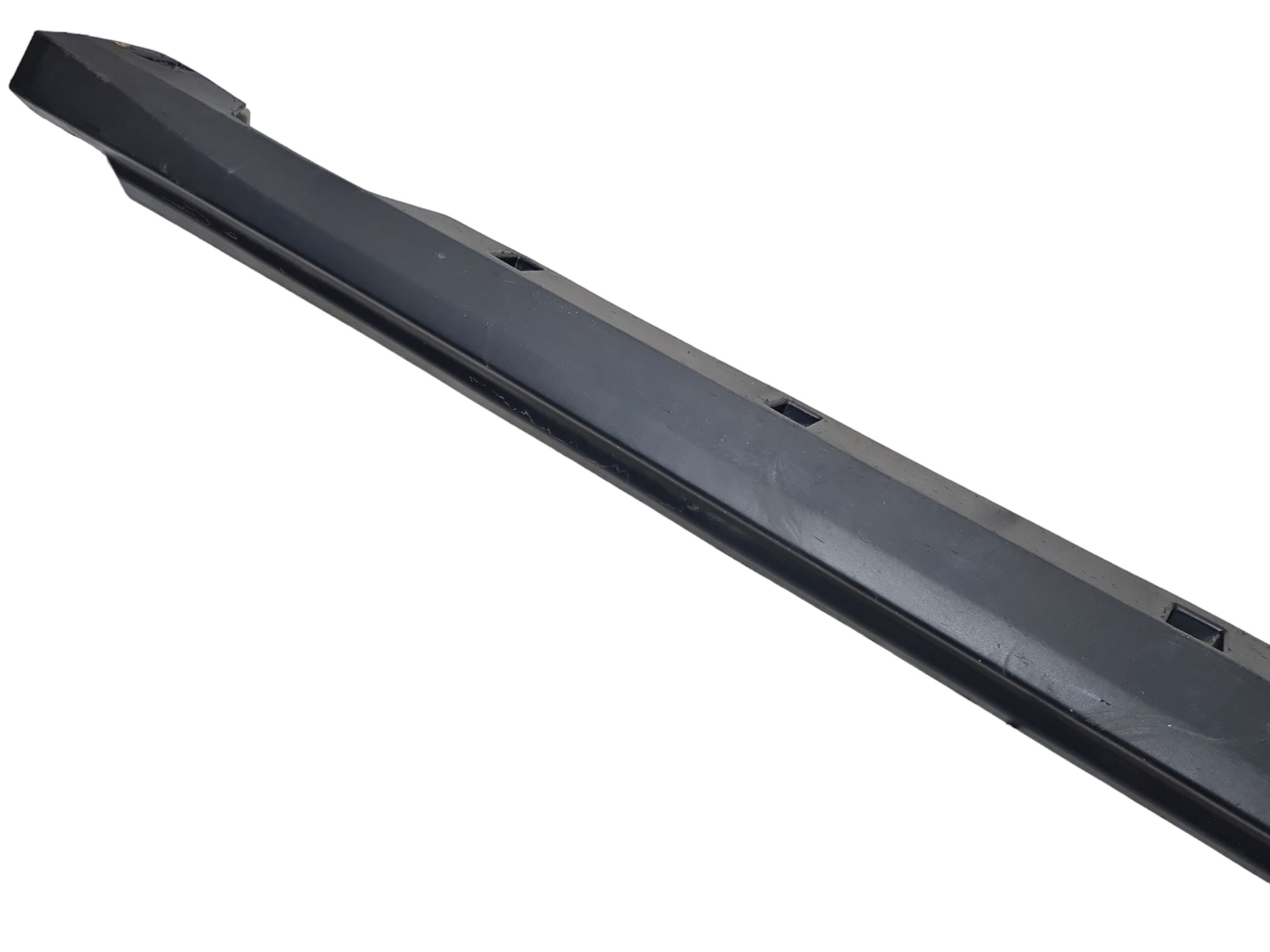 Spoiler lateral esquerdo Chevrolet Tracker 2022 26227794 LE 3