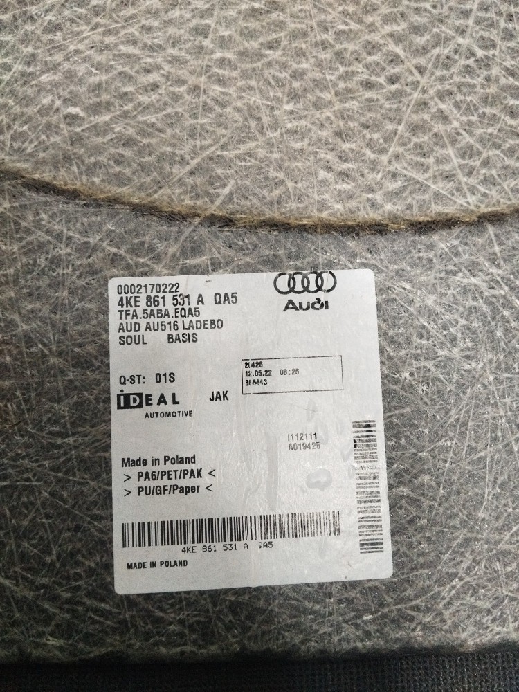 Acabamento painel piso porta malas Audi Etron 2022 ORIGINAL 3