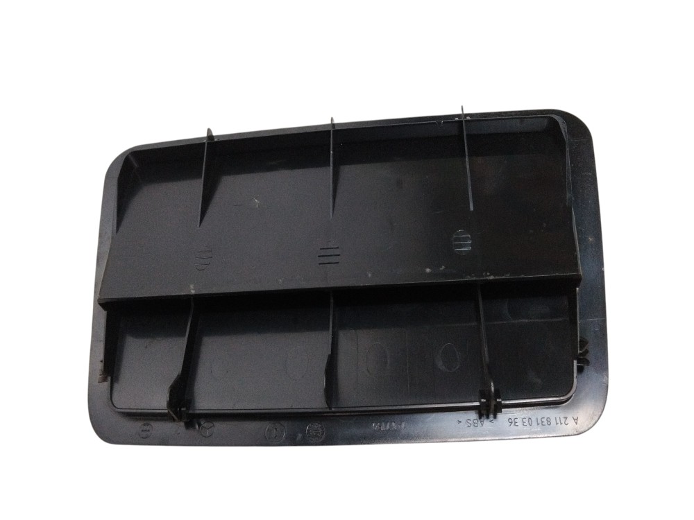 Moldura Saída De Ar Traseira Mercedes Cls 500 2005 4