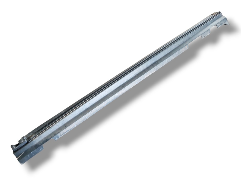 Spoiler inferior esquerdo Volvo XC40 T5 2020 31448223 1