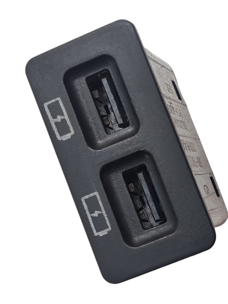 Tomada Entrada Energia Usb Chery Tiggo 5 2022 J607901015bc 1
