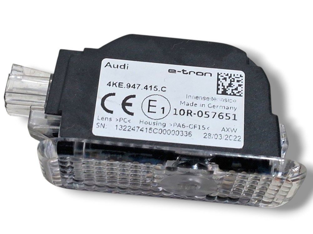 Luz Cortesia da Porta Audi E tron SPB 2022 4KE947415C 1