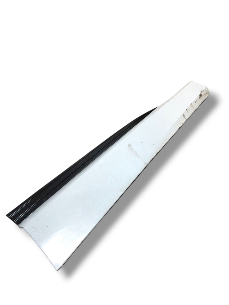 Spoiler lateral porta Audi E-Tron elétrico 2022 ORIGINAL 1