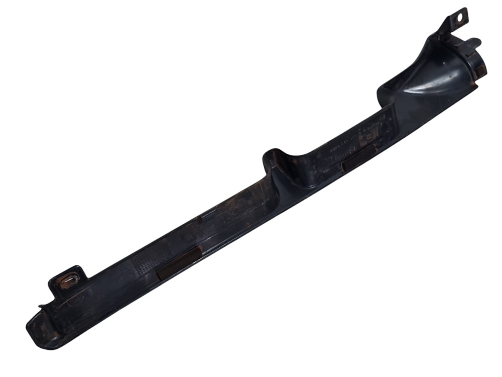 Acabamento inferior parabrisa lado direito Volvo VM 330 2021