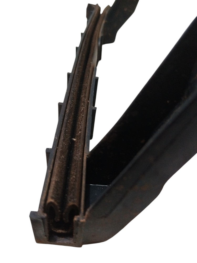 Guia vidro Suporte direito dianteiro Fiat Uno e Fiorino 6