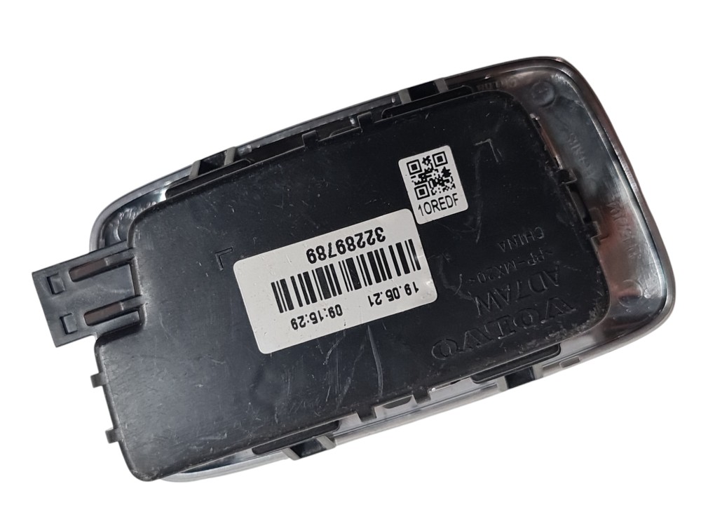 Luz Leitura Traseiro Esq Volvo Xc90 D5 2017 32289789 Detalhe 4