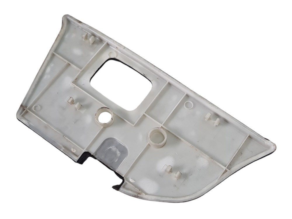 Acabamento Porta Malas Direito Mitsubish Pajero 2008 A 2017 4
