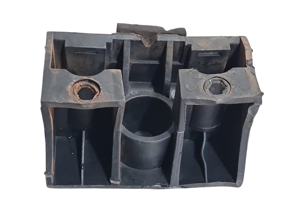 Suporte fixação parabrisa Volvo VM 330 2021 2022 5010353399 5