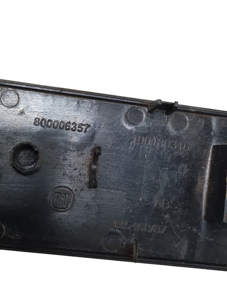 Tampa Falsa Radio Fiat Fiorino Working Ano 2021 Original 4