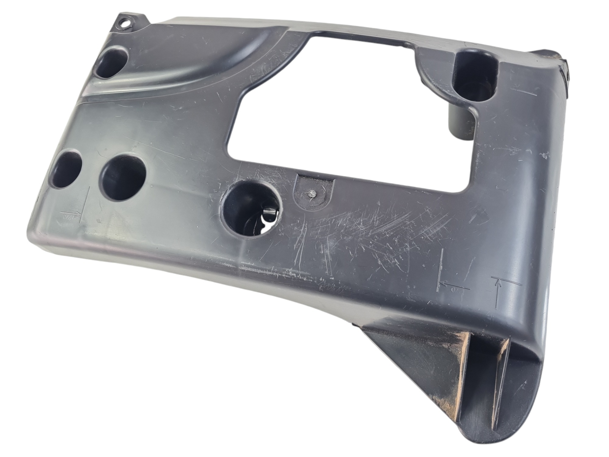 Suporte Parachoque Traseiro Lado Direito Renault Master 2023 1