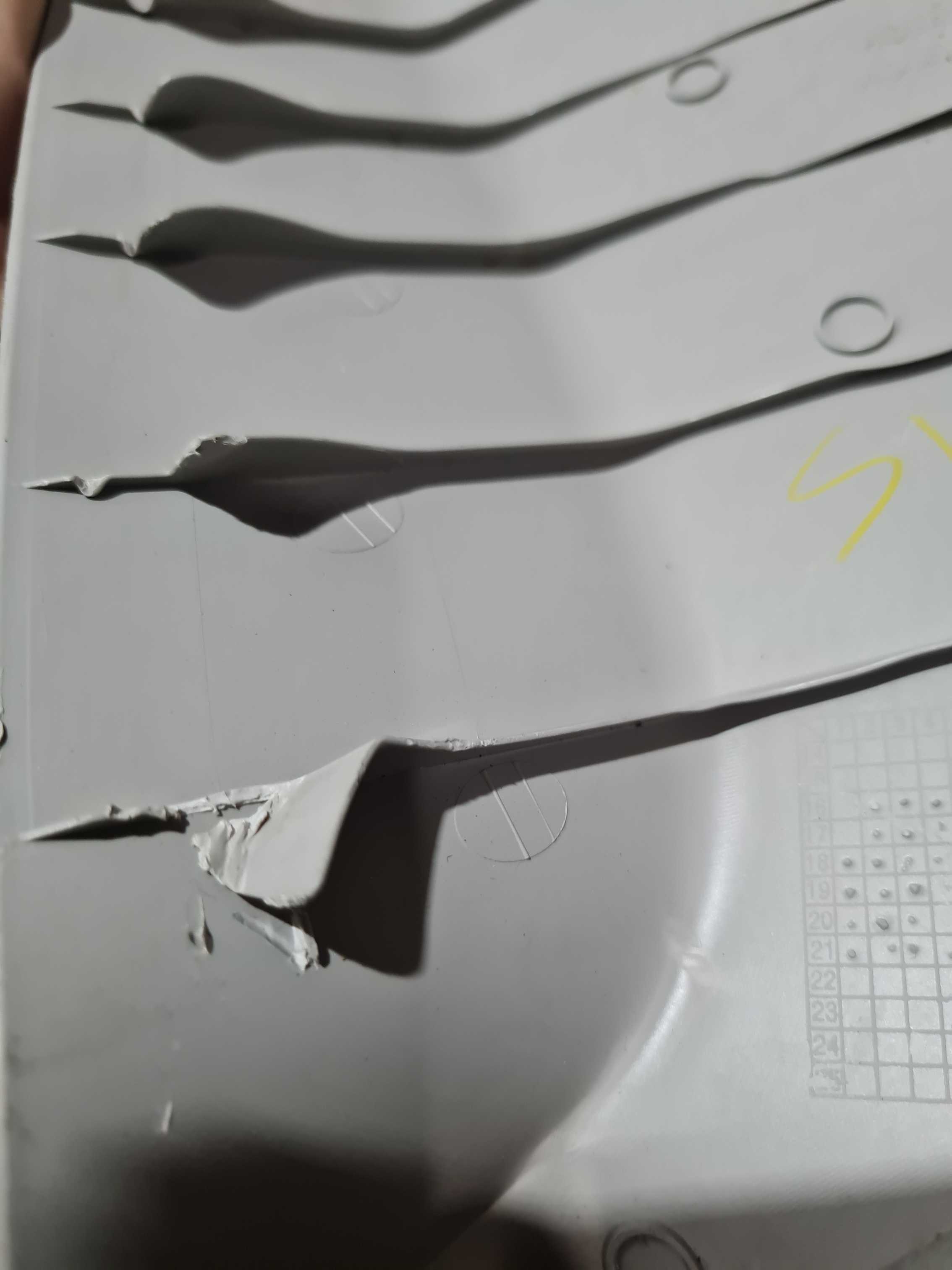 Acabamento Coluna Traseira Esquerda Hillux Sw4 2022 Detalhe 3