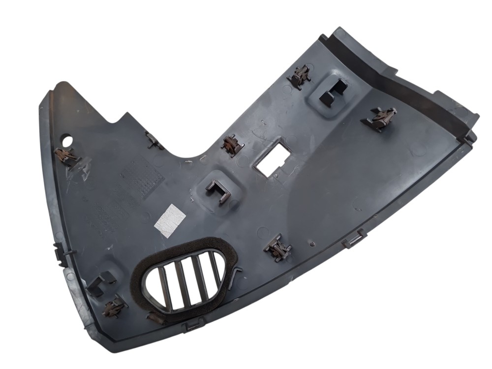 Acabamento painel lateral esquerdo Volvo VM 330 2021 2022 3