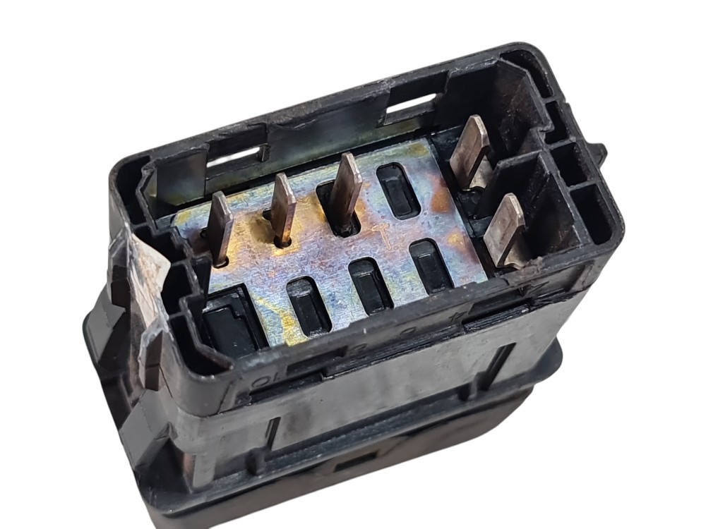 Interruptor acionamento 3 eixo Volvo VM 330 2021 2022 5