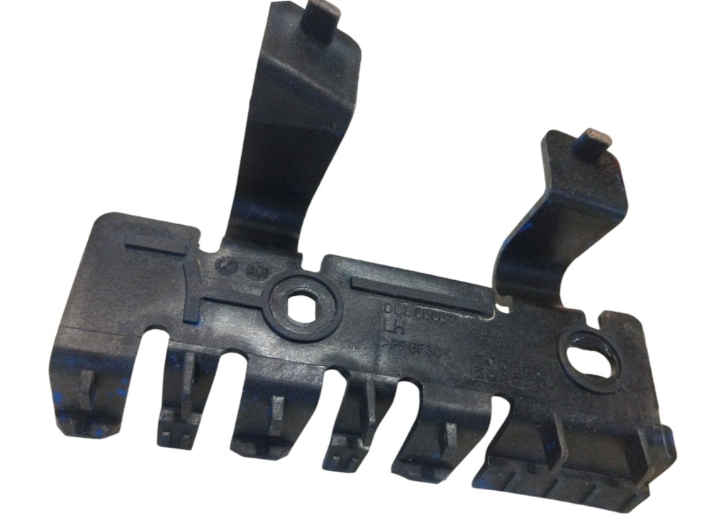 Guia Inferior Esquerdo Para-choque Land Rover Discovery 4 5