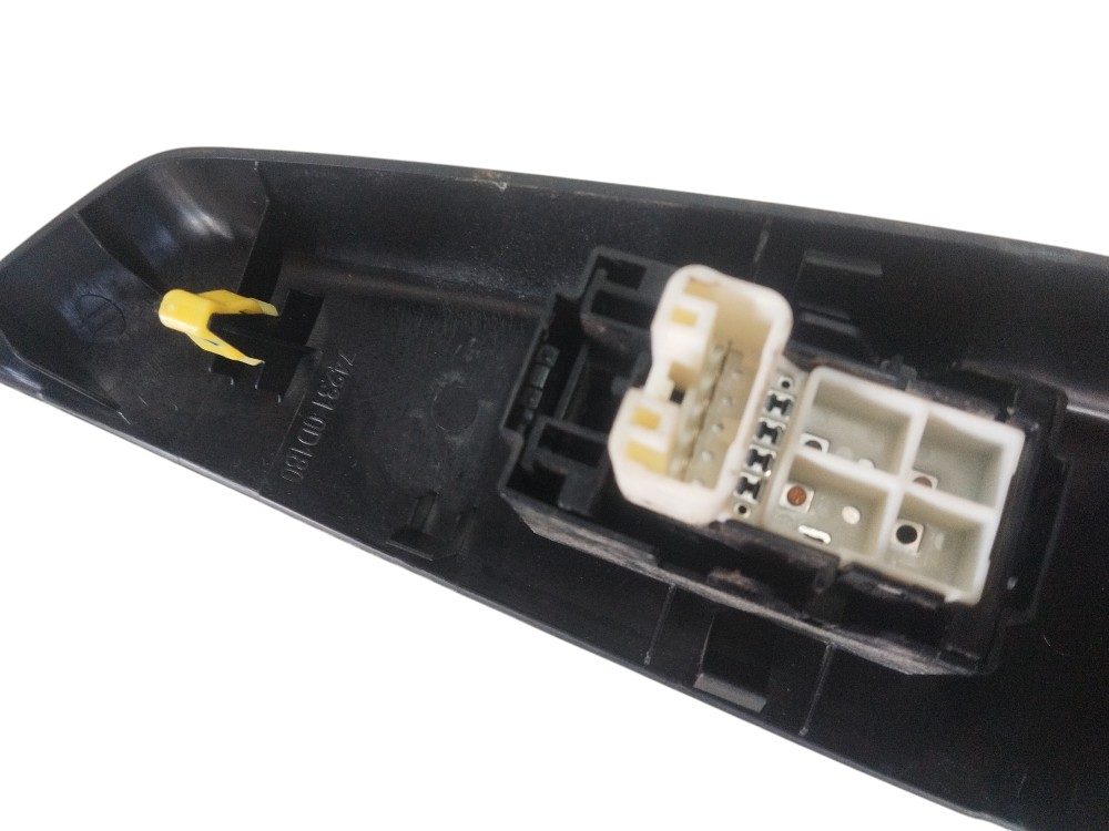 Moldura Botão Vidro Diant Direito Toyota Etios 2018 Original 6