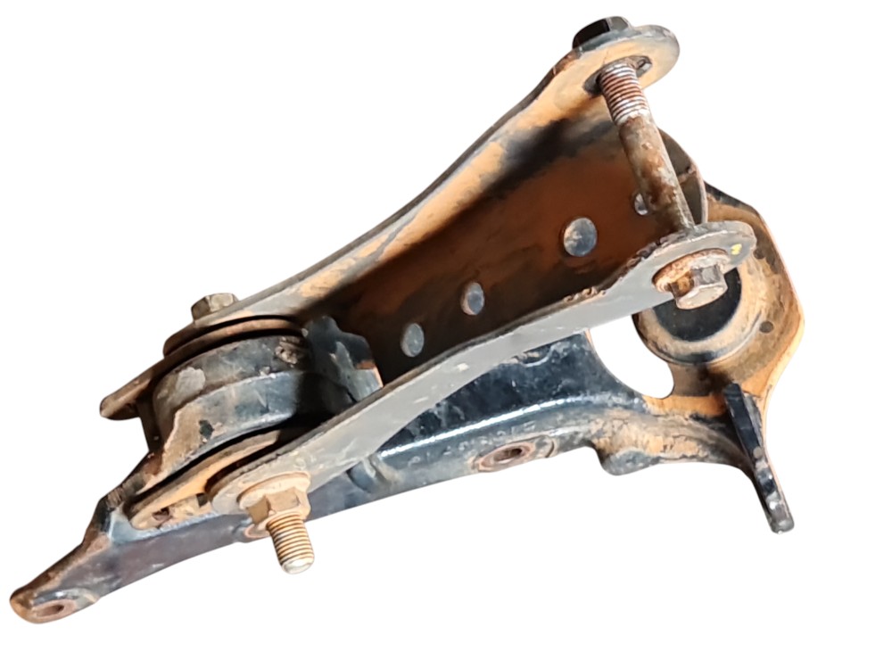 Suporte suspensao lado direito Volvo VM 330 2021 2022 2