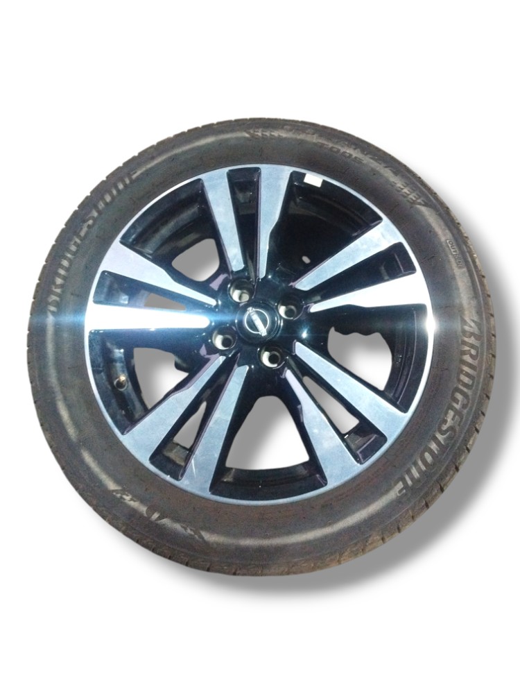 Roda 17 cm pneu 205 55 Bridgestone Nissan Kicks 2023 detalhe