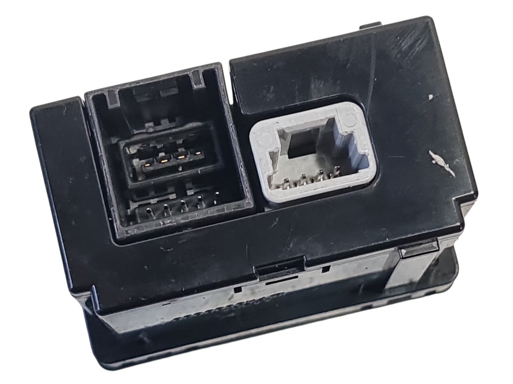 Conector Usb E Auxiliar Console Central Lexus Ls 460l 2013 4