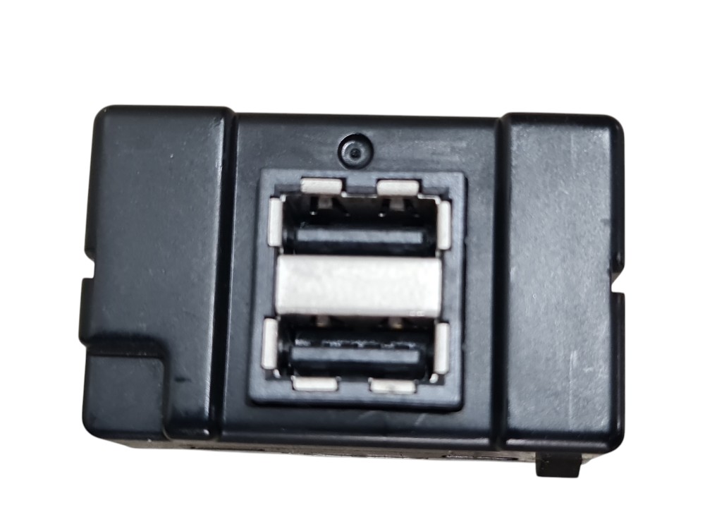 Entrada Usb Console Volvo Xc40 2020 21407038 Original 5