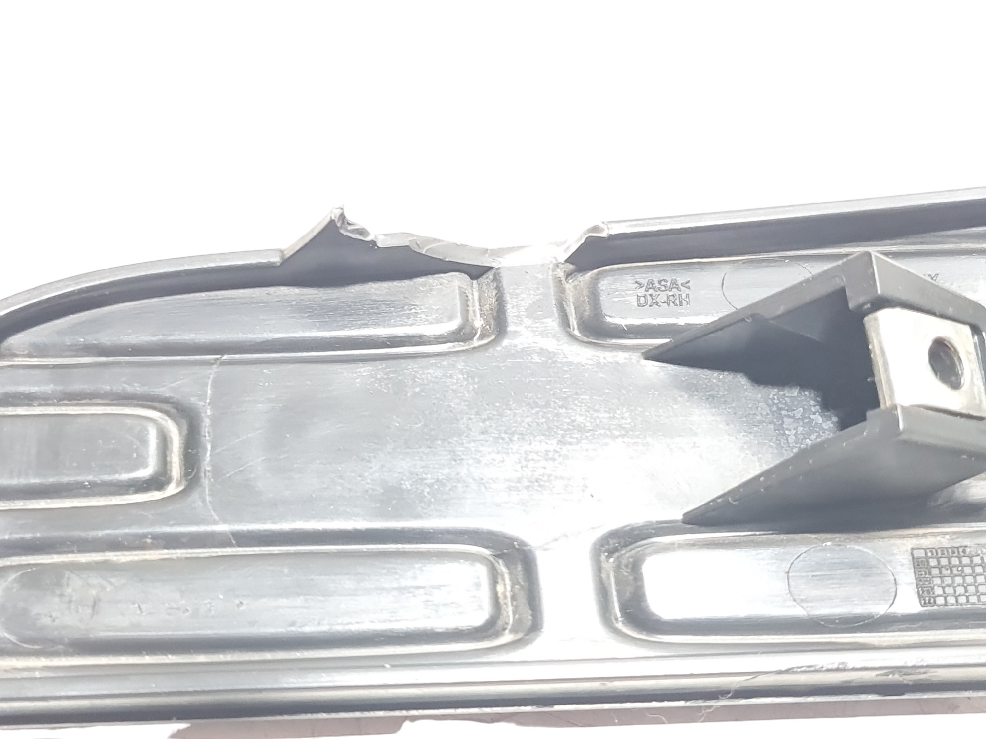 Moldura Do Parachoque Dianteiro L/direito Commander Detalhe 2