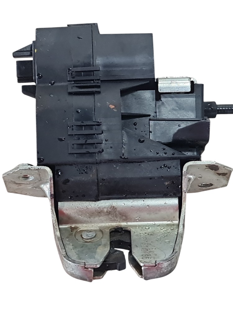 Fechadura porta malas Mercedes Classe C 230 2002 A2037400135 3