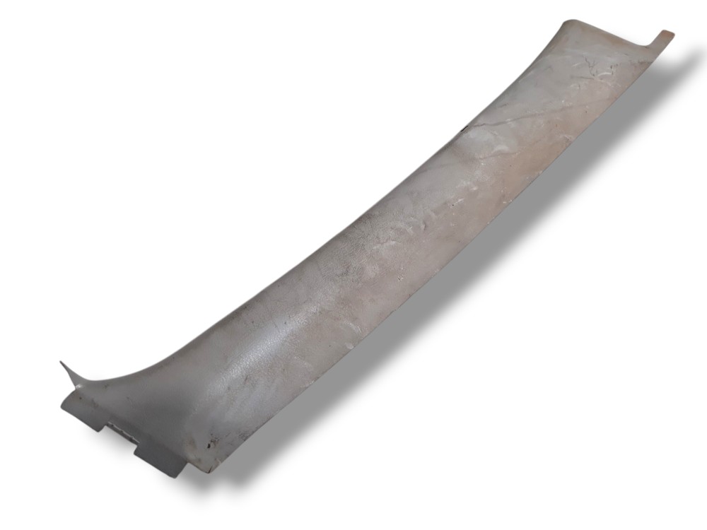 Moldura interna coluna parabrisa Volvo VM 330 2021 2022