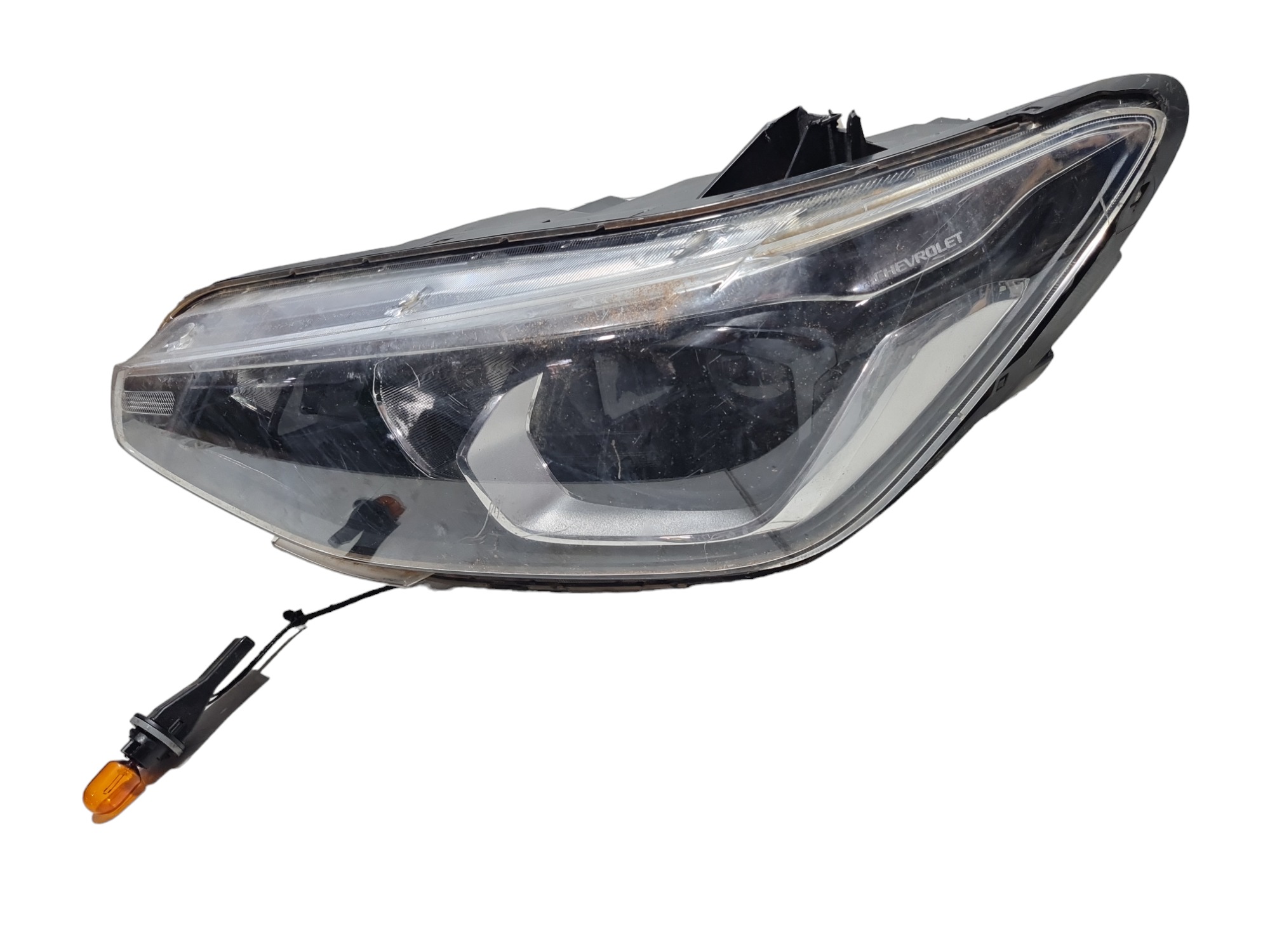 Farol Dianteiro Esquerdo Chevrolet Tracker 2022 Detalhe  Esquerdo 3
