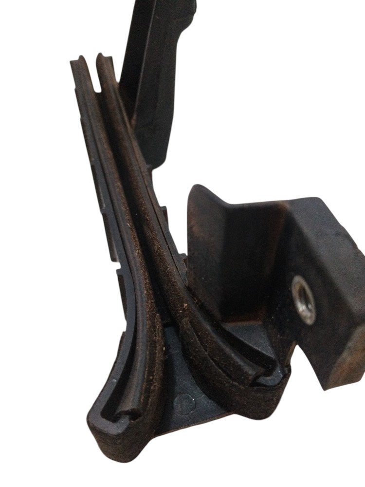 Guia vidro canaleta direito dianteiro Fiat Uno Fiorino 2021 2