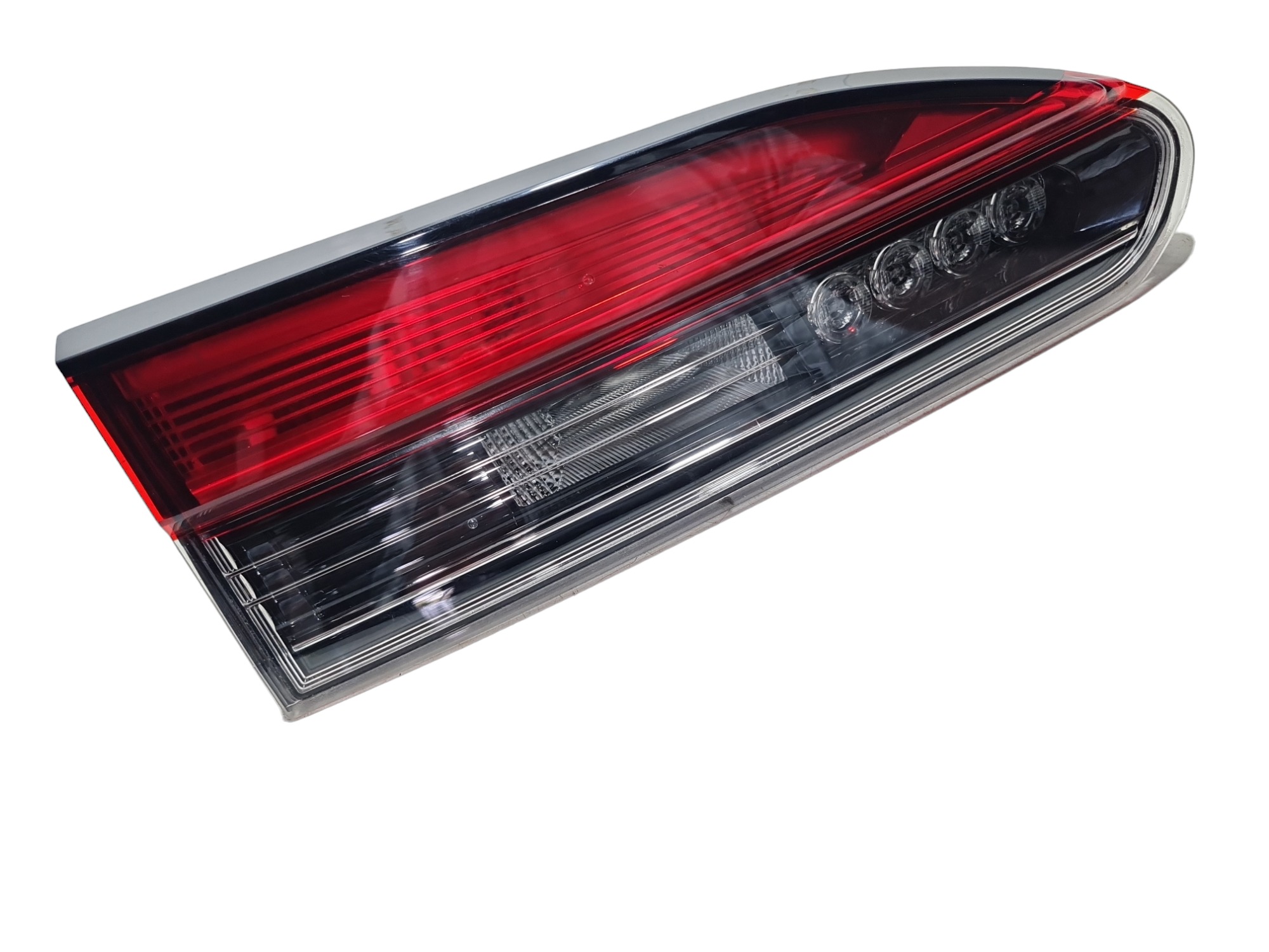 Lanterna Tampa Traseira Direito Corolla Cross W5773 2022 23 Direito/passageiro 3