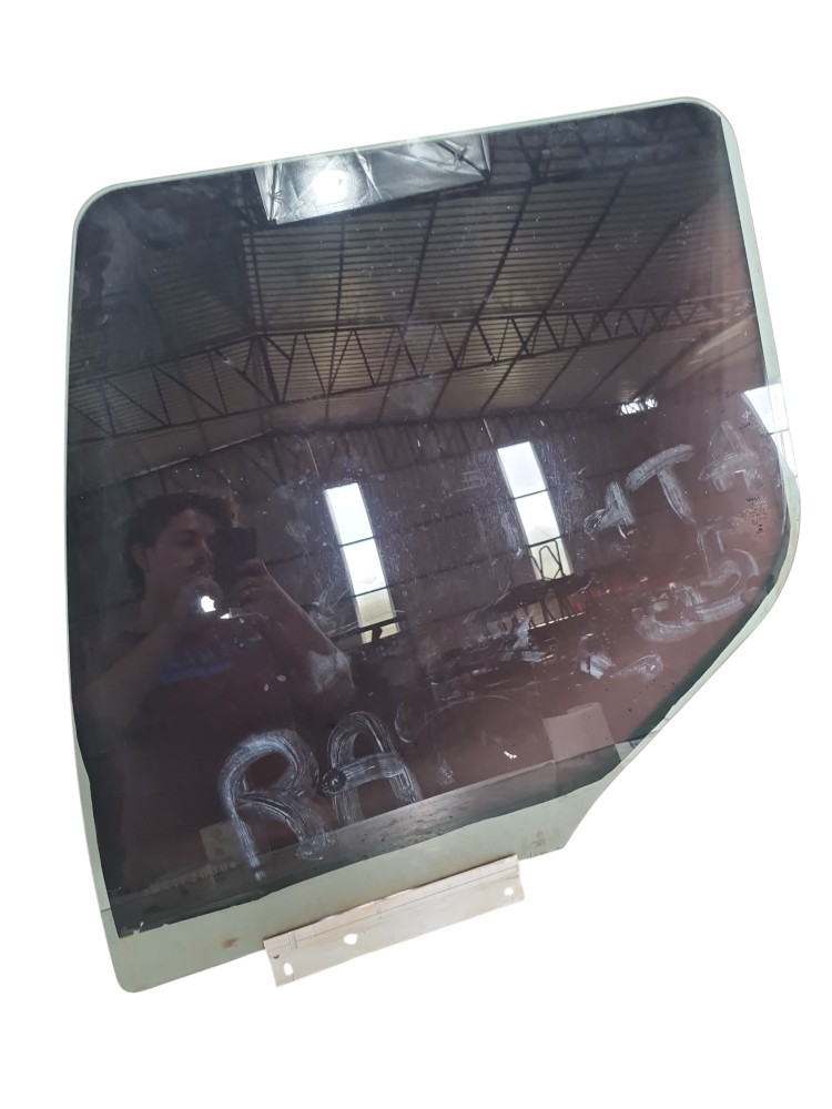 Vidro porta esquerda Volvo VM 330 2021 2022 ORIGINAL 2