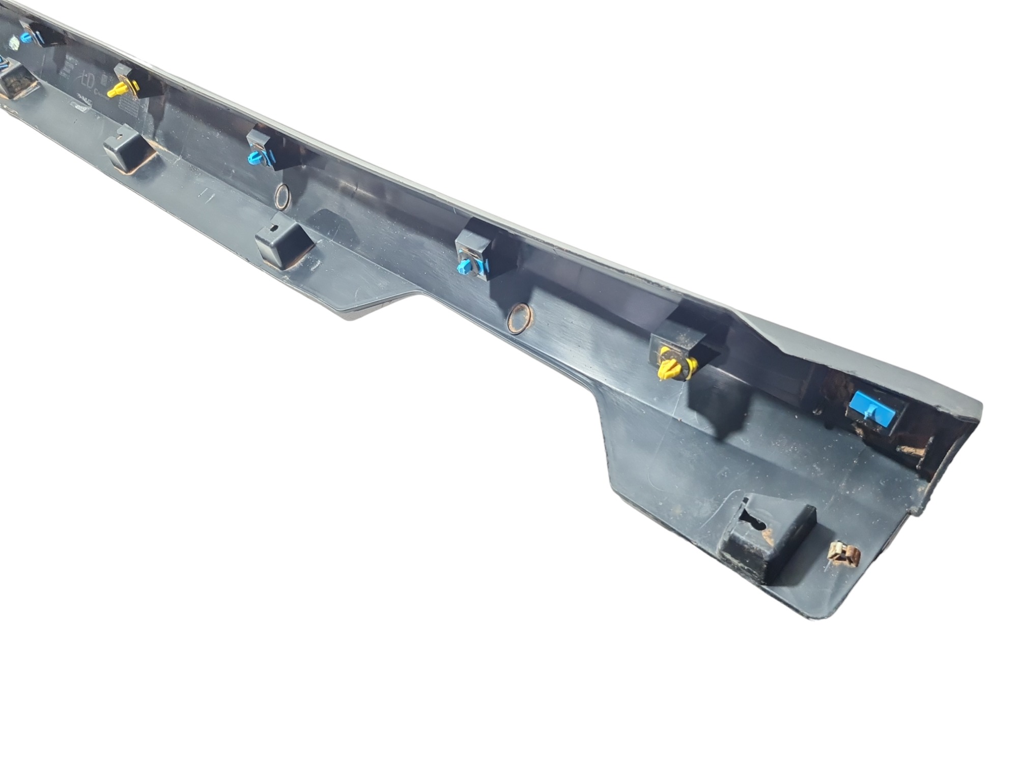 Spoiler lateral direito Chevrolet Tracker 2022 26227795 LD 5